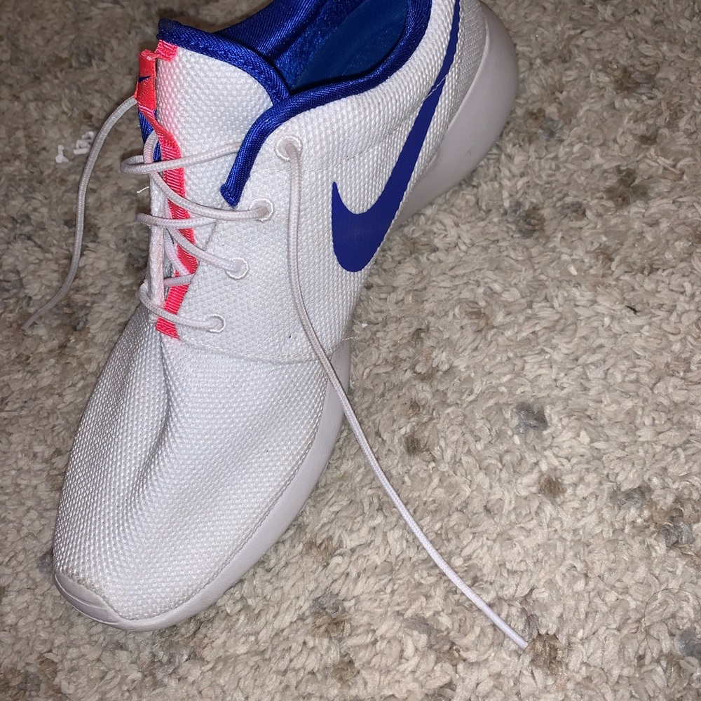 WORN ONCE nike free runs
